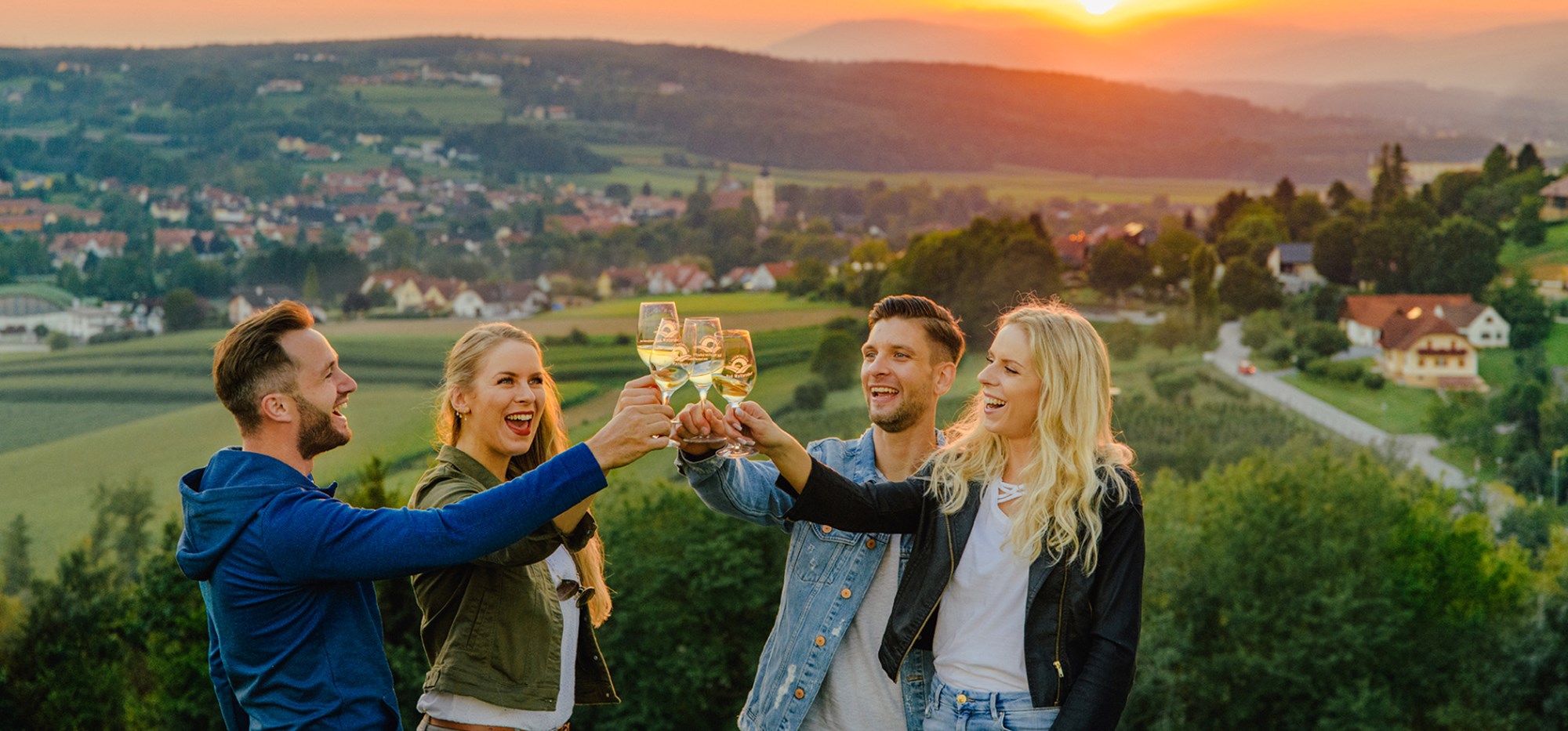 Personen auf Hügel