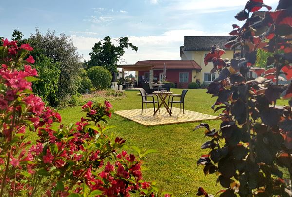 gastgarten-laube-teuschlermogg-ingridthorhaggen (1)